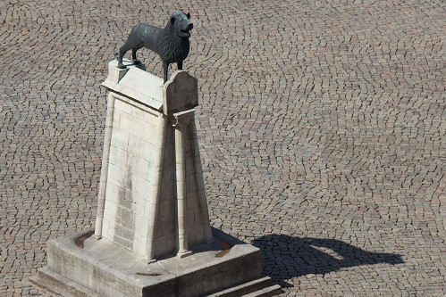 Lion statue at the Castle Square (by: Braunschweig Stadtmarketing 